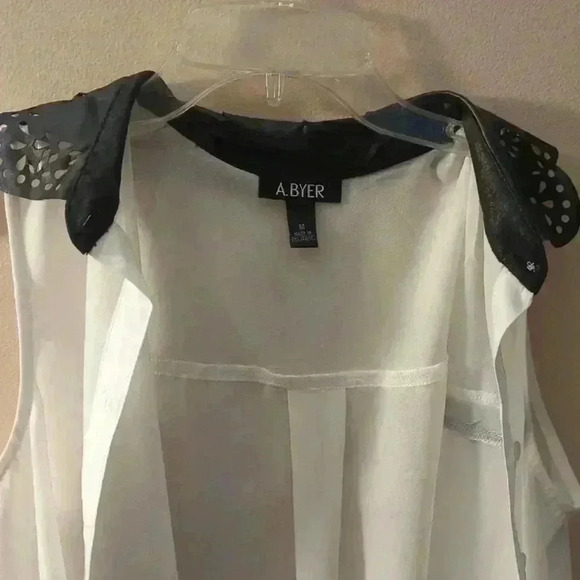 A.Byer, medium size white and black blouse - Picture 3 of 4